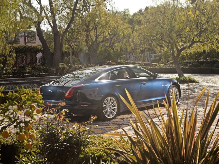  Jaguar XJL 2010 года  (US) (фото 8 из 41)